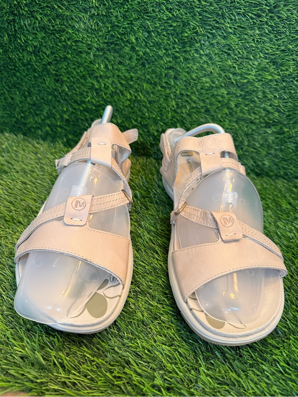 Merrell women’s Wide Strap cream Leather Sandals size 11